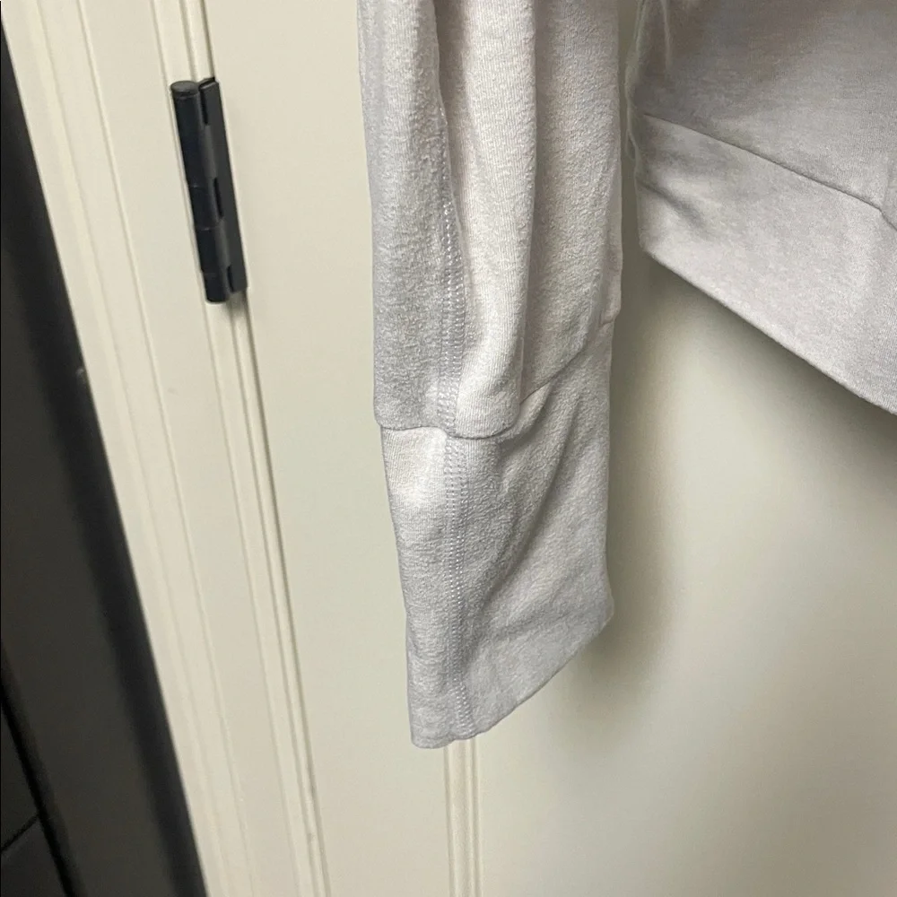 Vuori Women's Halo Hoodie - Picture 3 of 6